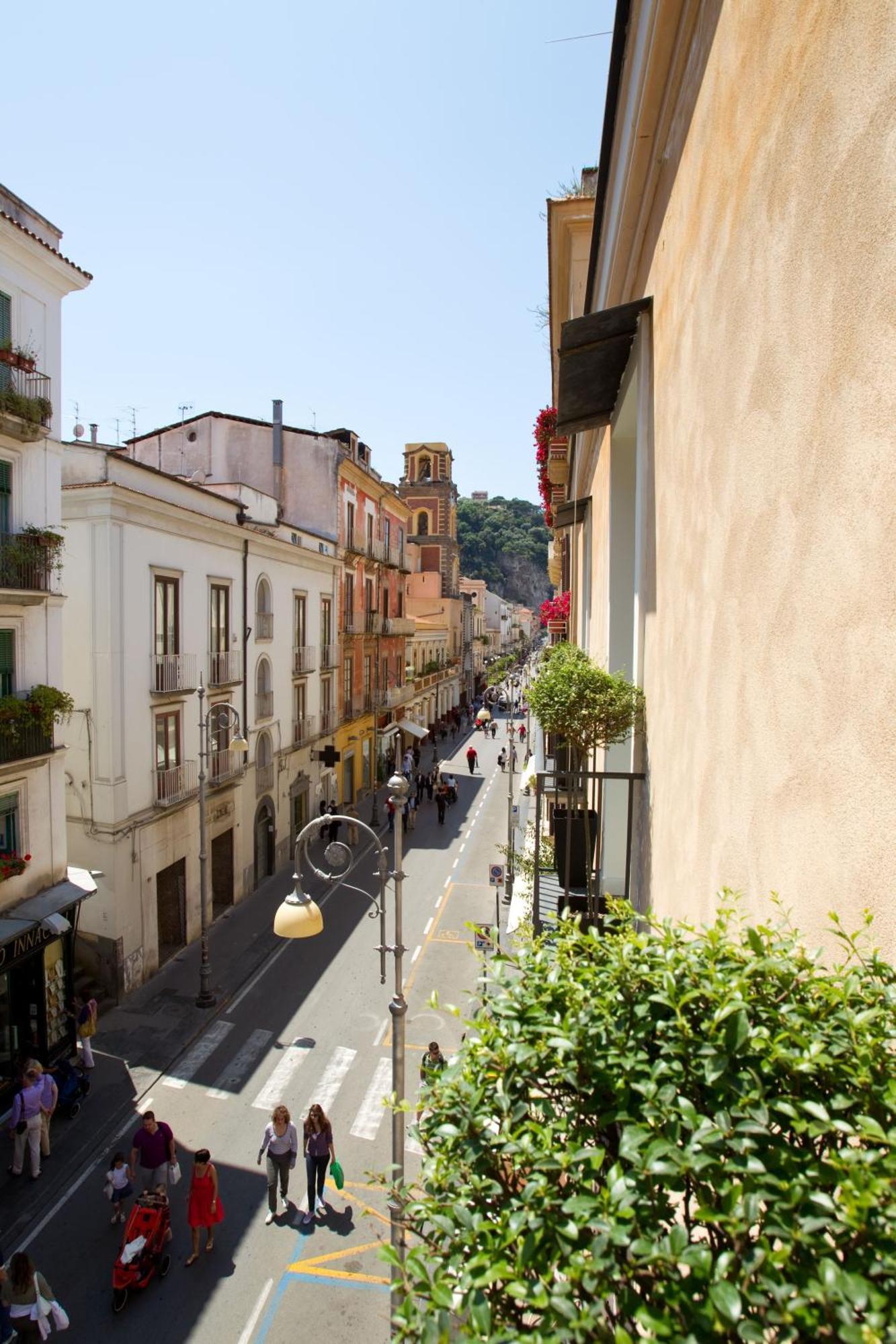 Pensión Palazzo Montefusco 4*