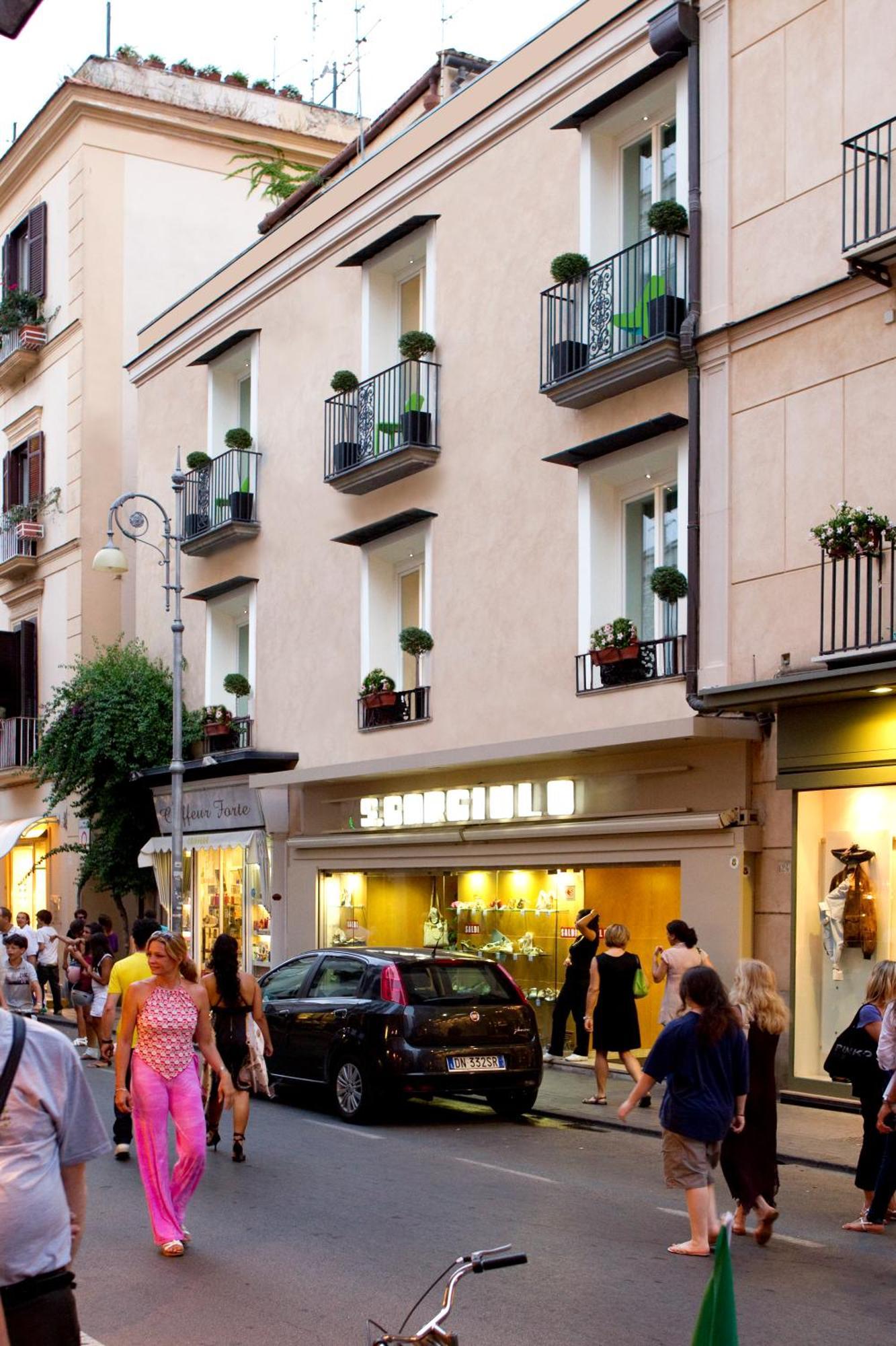 Pensión Palazzo Montefusco 4*