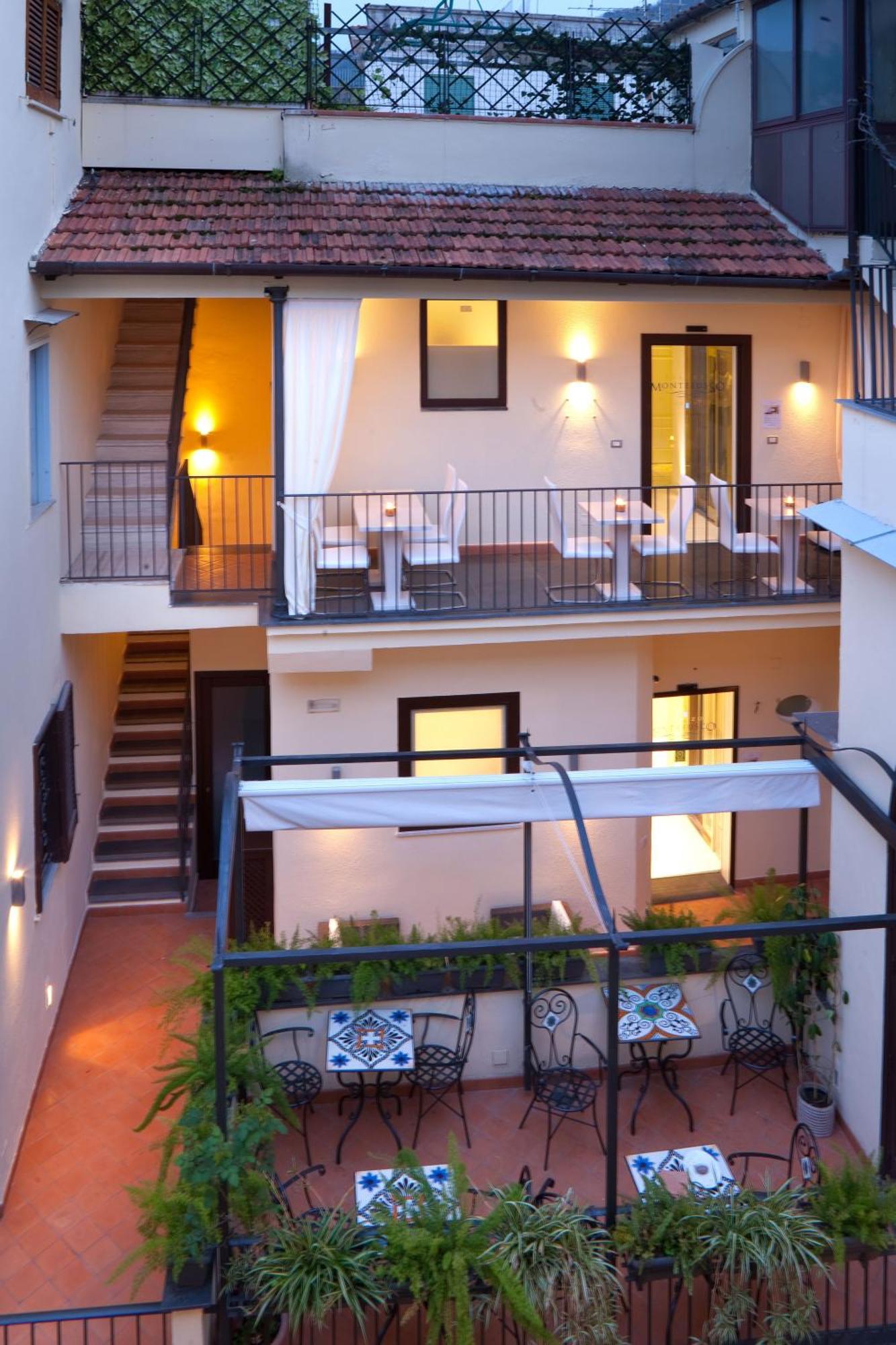Pensión Palazzo Montefusco 4*