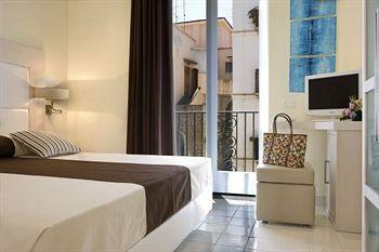 Pensión Palazzo Montefusco 4*