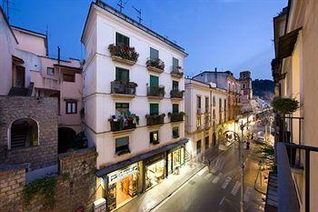 Palazzo Montefusco Pensión 4*